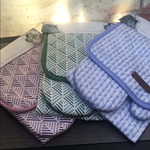 New Holiday Ready 3 pc Apron/Oven Mitt/Potholder Housewarming Gift Hostess Set - Picture 1 of 5